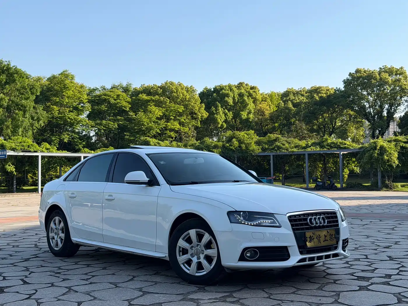 Audi A4L 2012 2.0 TFSI Automatic Technology фото 2