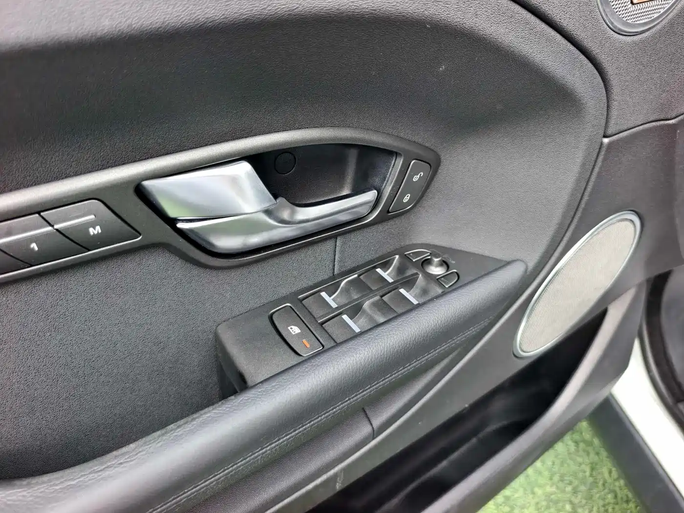 Land Rover Range Rover Evoque 2015 2.0T 5-Door Intelligent Edition фото 11