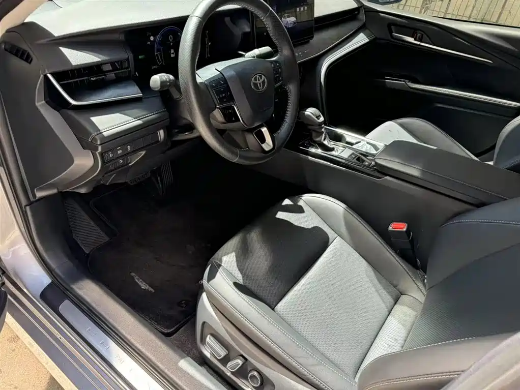 Toyota Camry 2024 2.0GVP Luxury Edition фото 15
