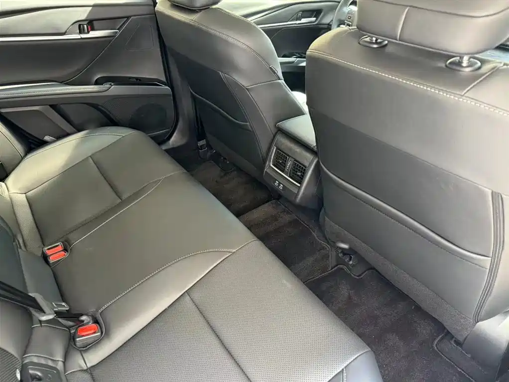 Toyota Camry 2024 2.0GVP Luxury Edition фото 7