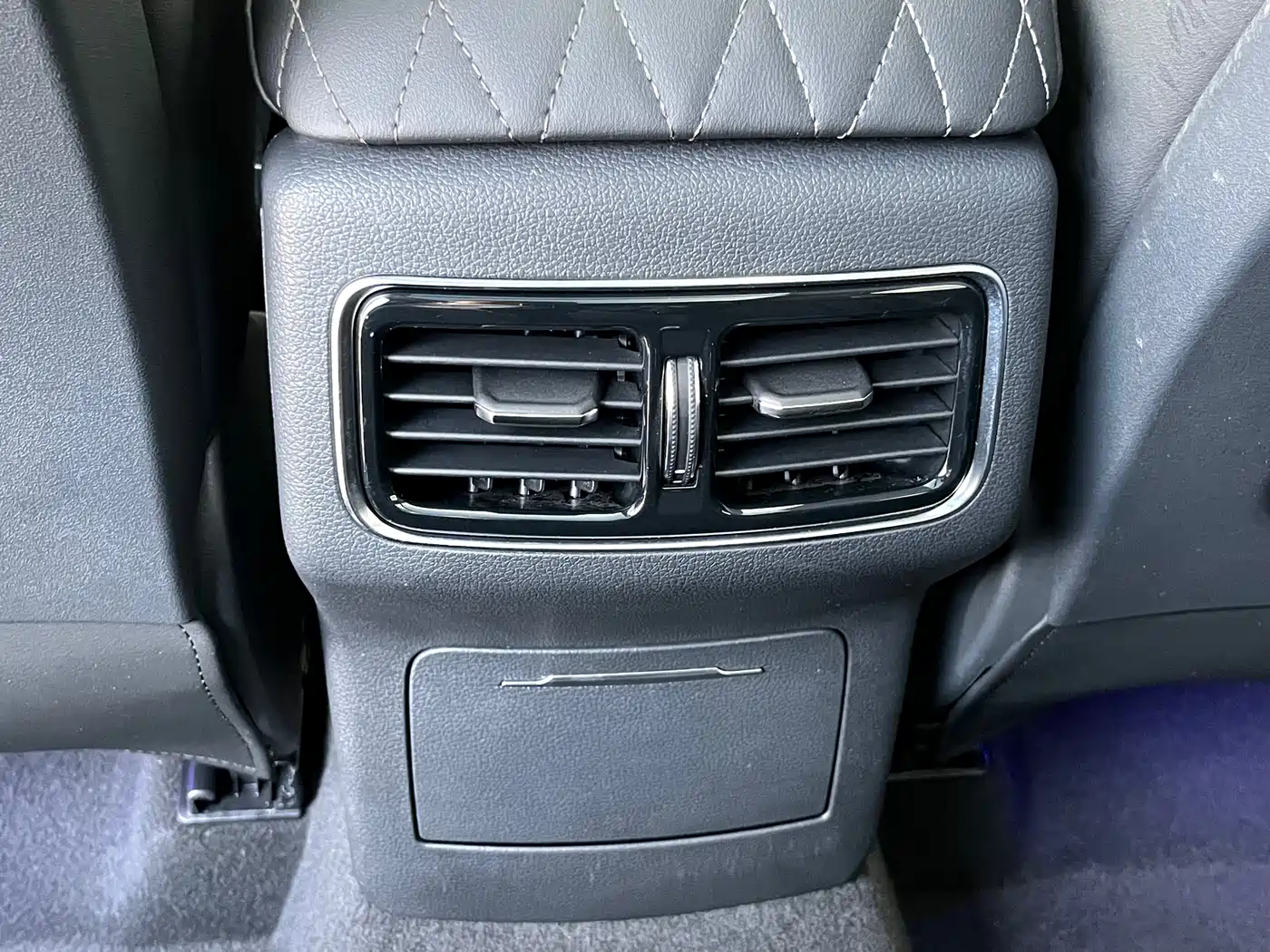 Hongqi HS5 2022 Facelift 2.0T Smart Flag Enjoyment AWD Edition фото 16