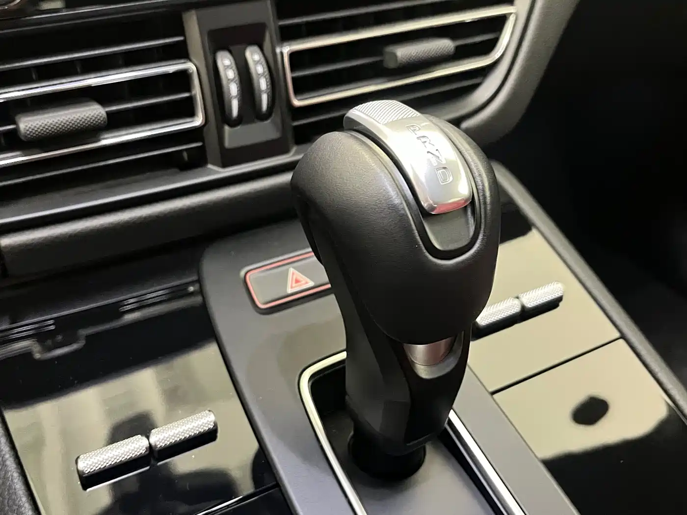 Porsche Macan 2023 Macan 2.0T фото 13