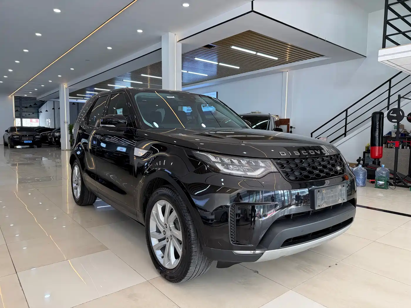 Land Rover Discovery 2017 3.0 SC V6 HSE фото 2