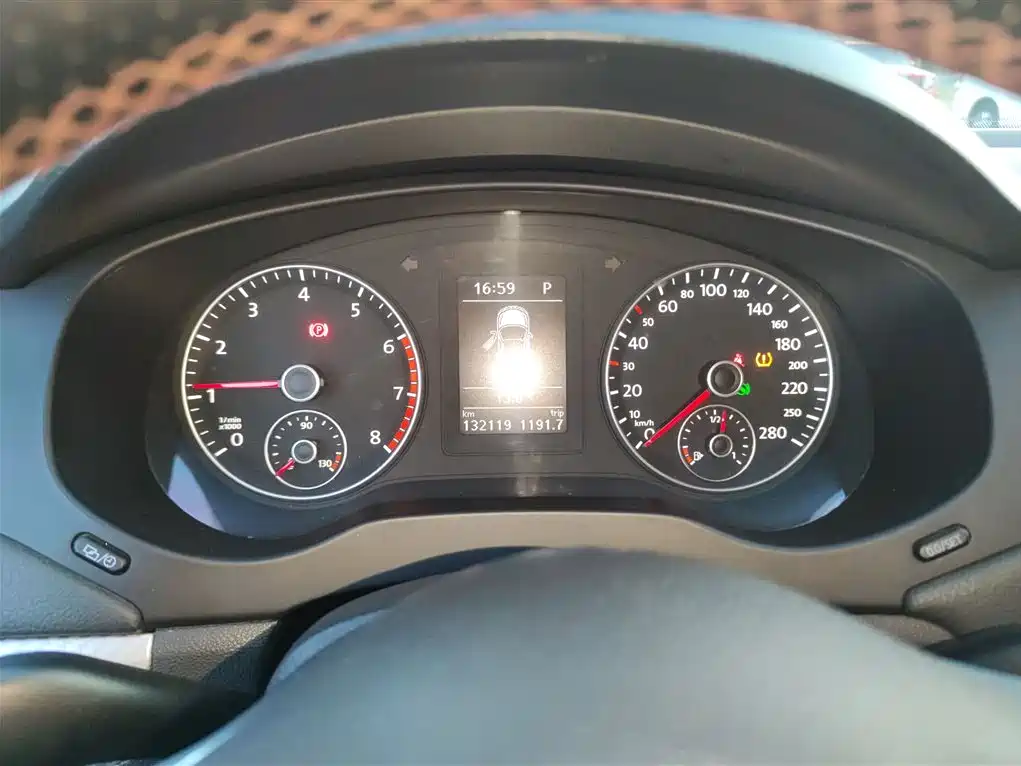 Volkswagen Sagitar 2013 2.0TSI GLI фото 4