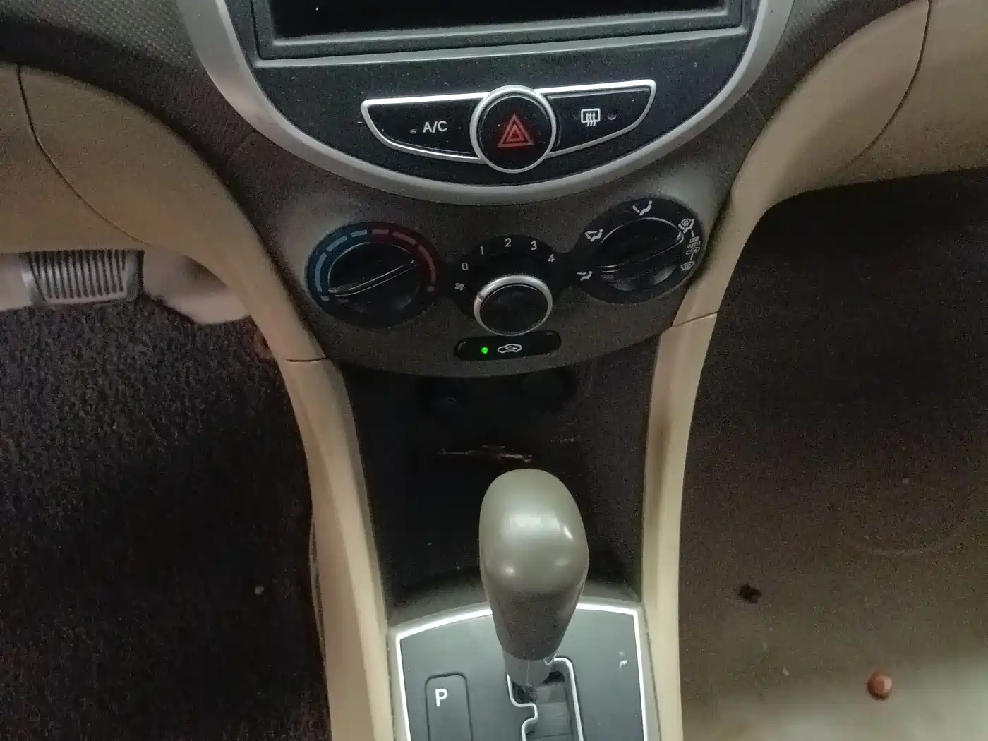 Hyundai Verna 2010 Sedan 1.4L Automatic Comfort GS фото 9