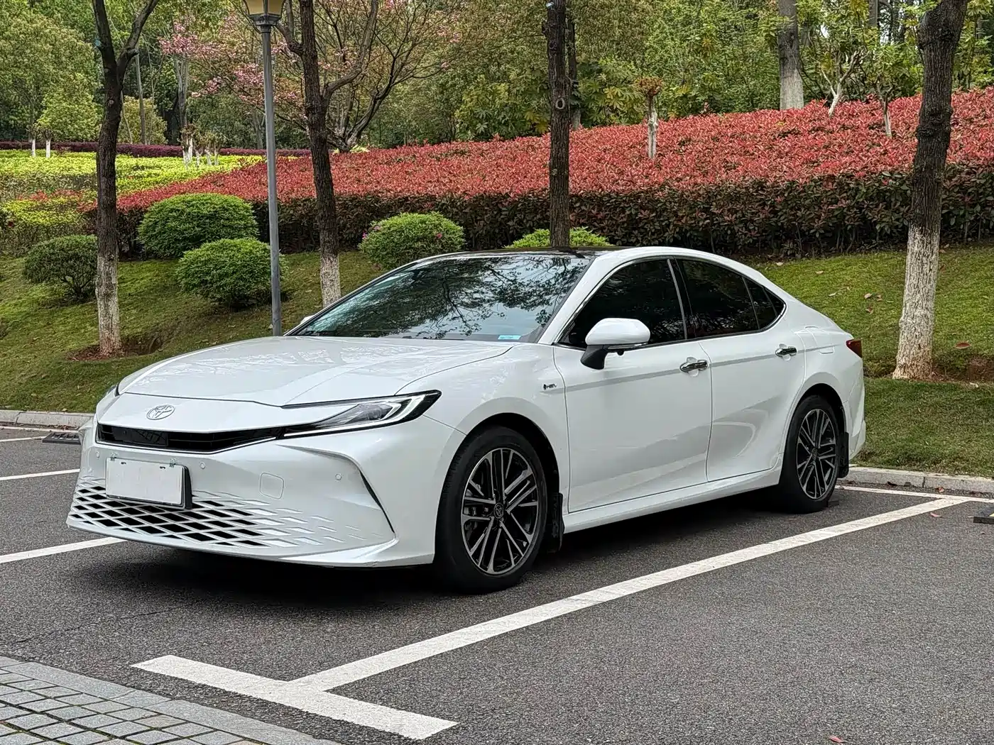 Фото 1 - Toyota Camry