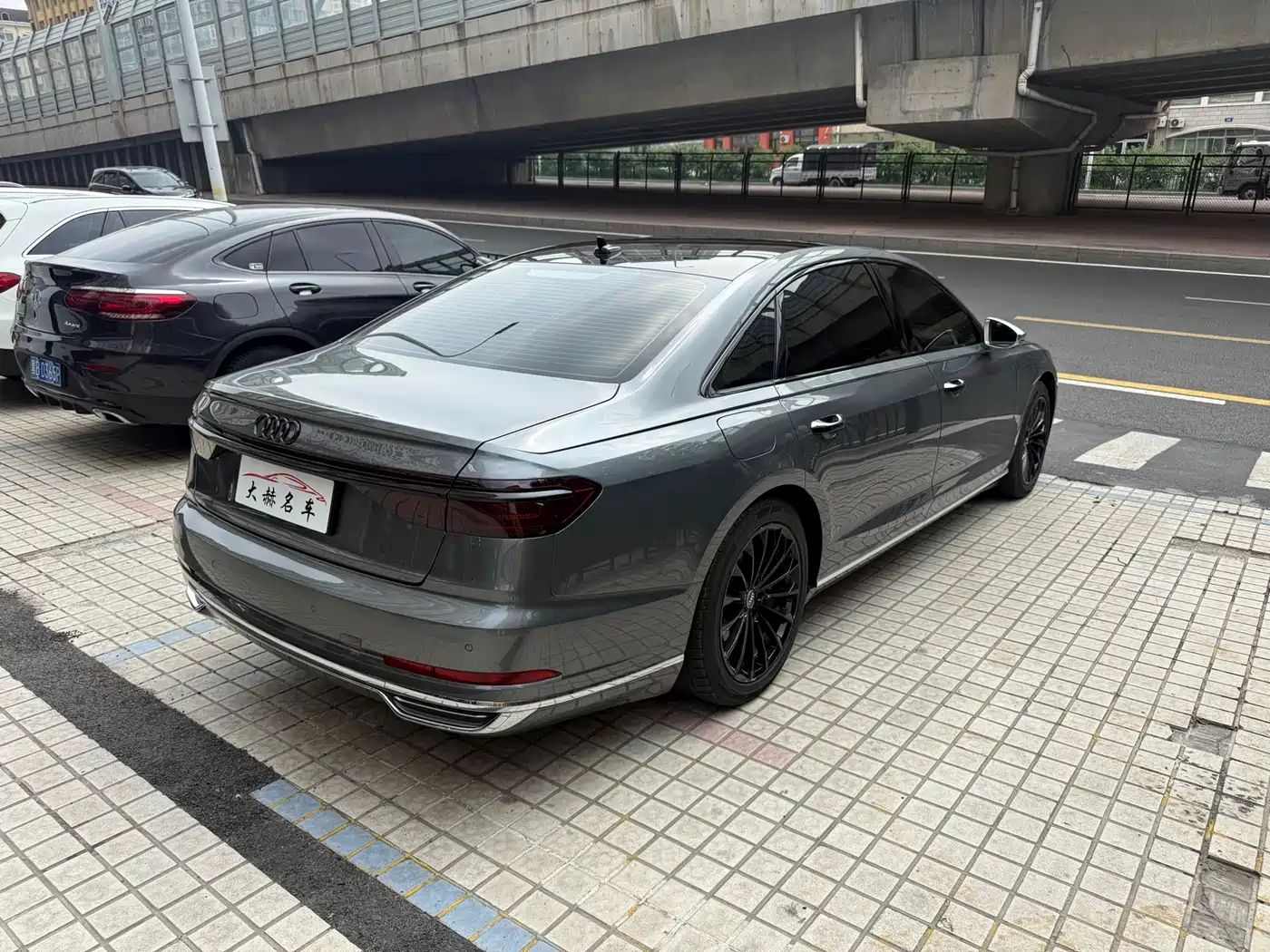 Фото 4 - Audi A8