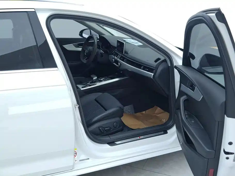 Фото 8 - Audi A4L