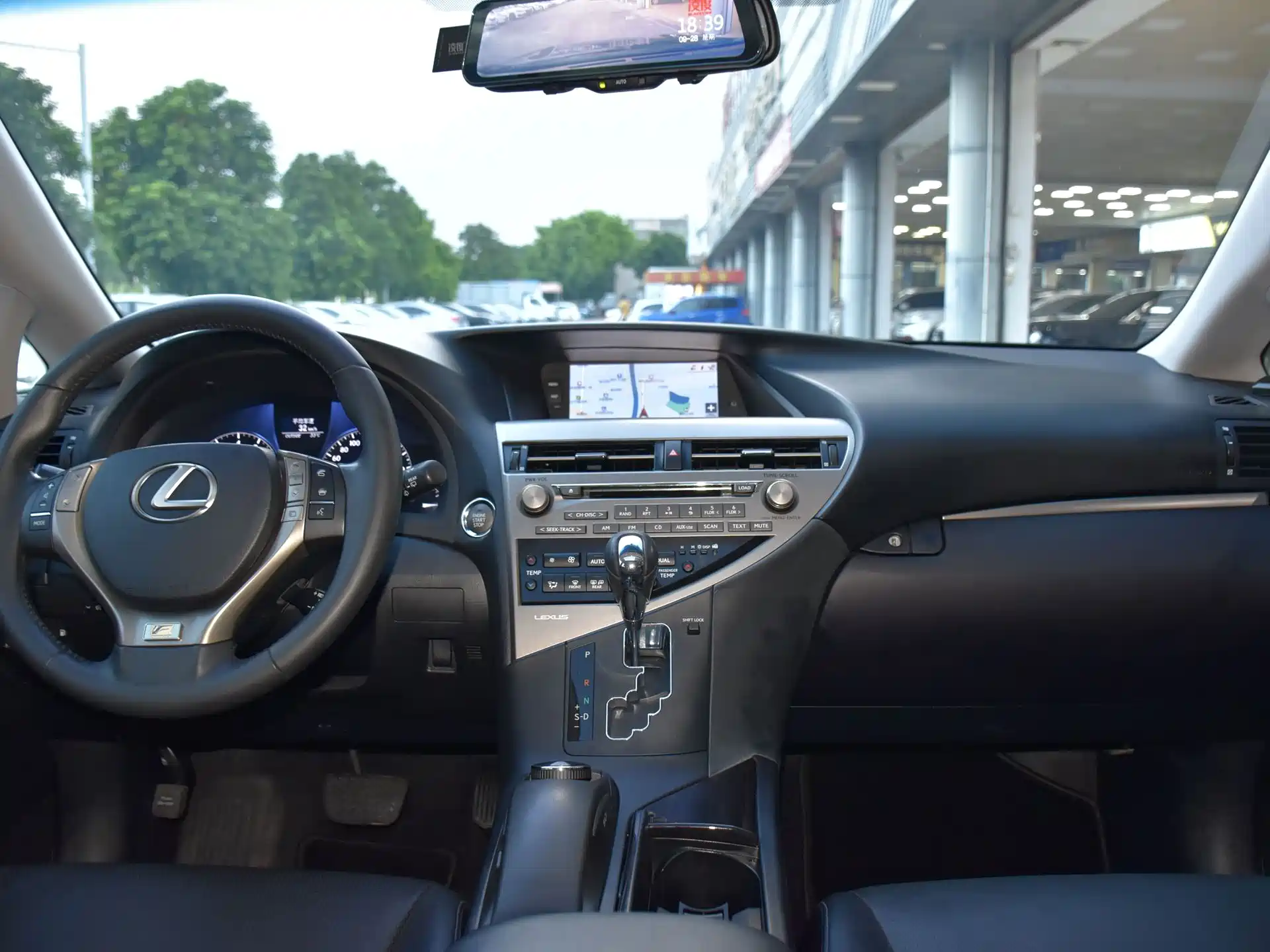 صورة 4 - Lexus RX Classic