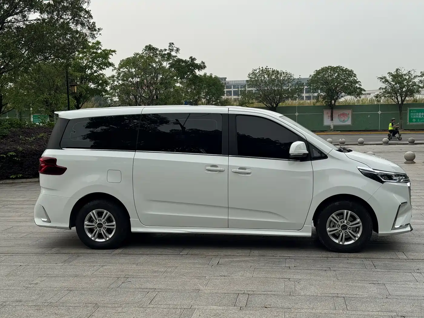 SAIC Maxus Maxus G20 2023 ES 2.0T Gasoline Automatic Value Touring Edition фото 7