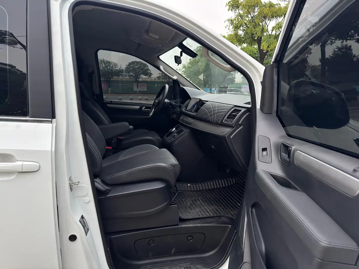 SAIC Maxus Maxus G20 2023 ES 2.0T Gasoline Automatic Value Touring Edition фото 5
