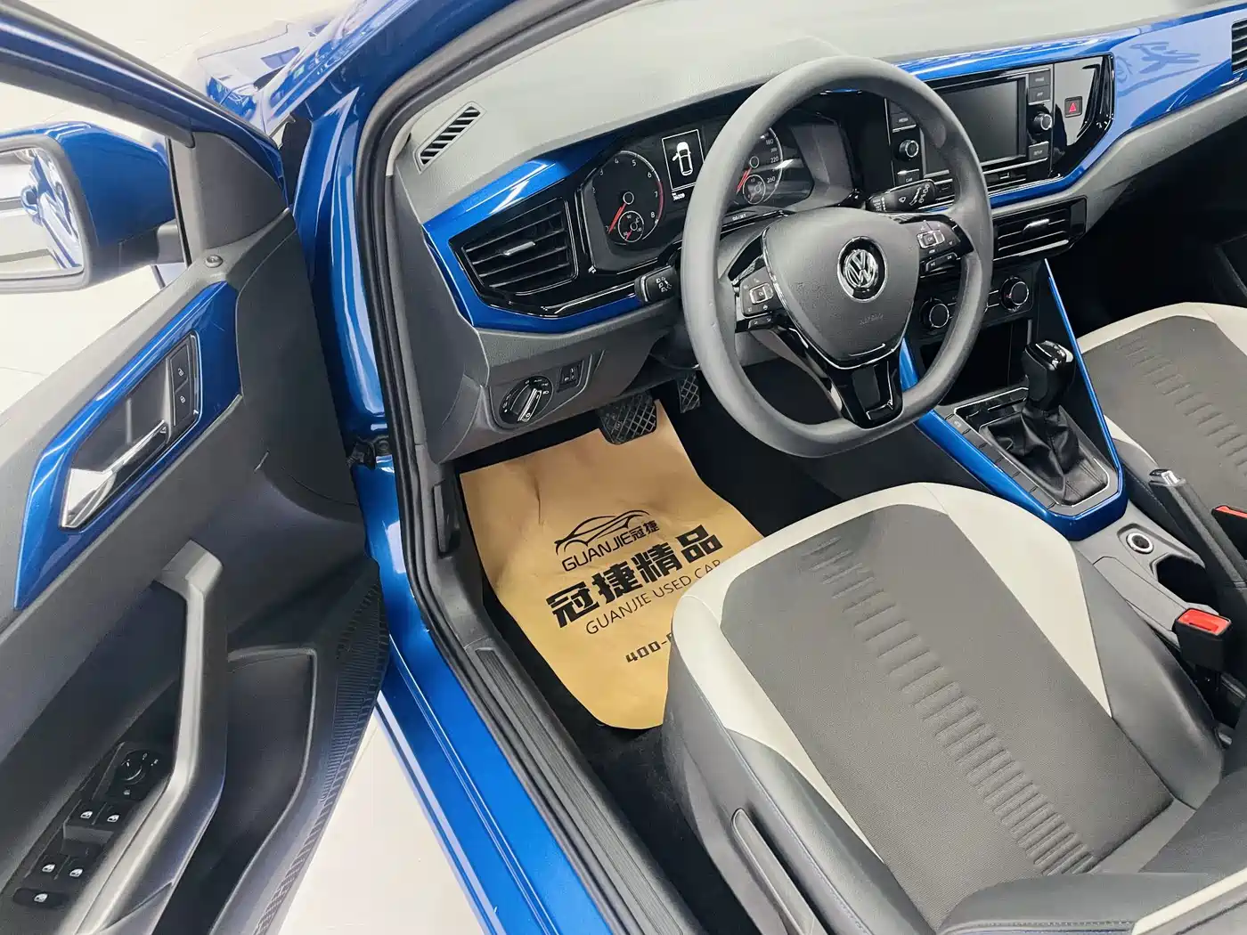 VOLKSWAGEN POLO