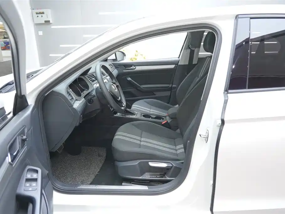 Volkswagen Lamando 2017 230TSI DSG Trend Edition фото 15
