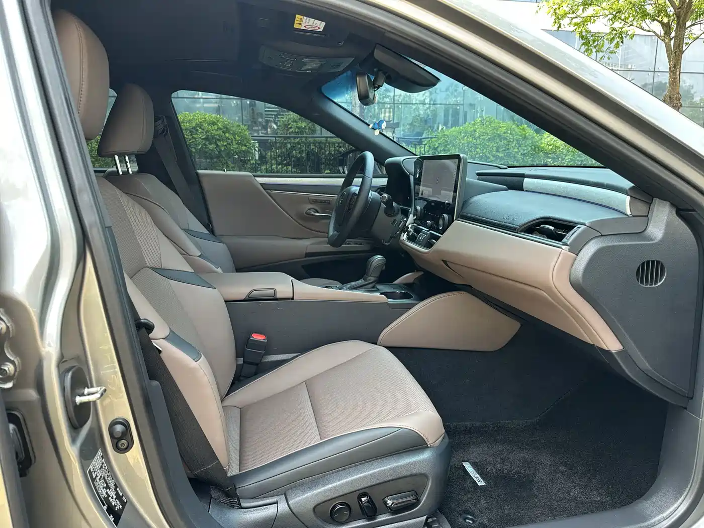 Lexus ES 2026 2025 200 Ultimate Edition