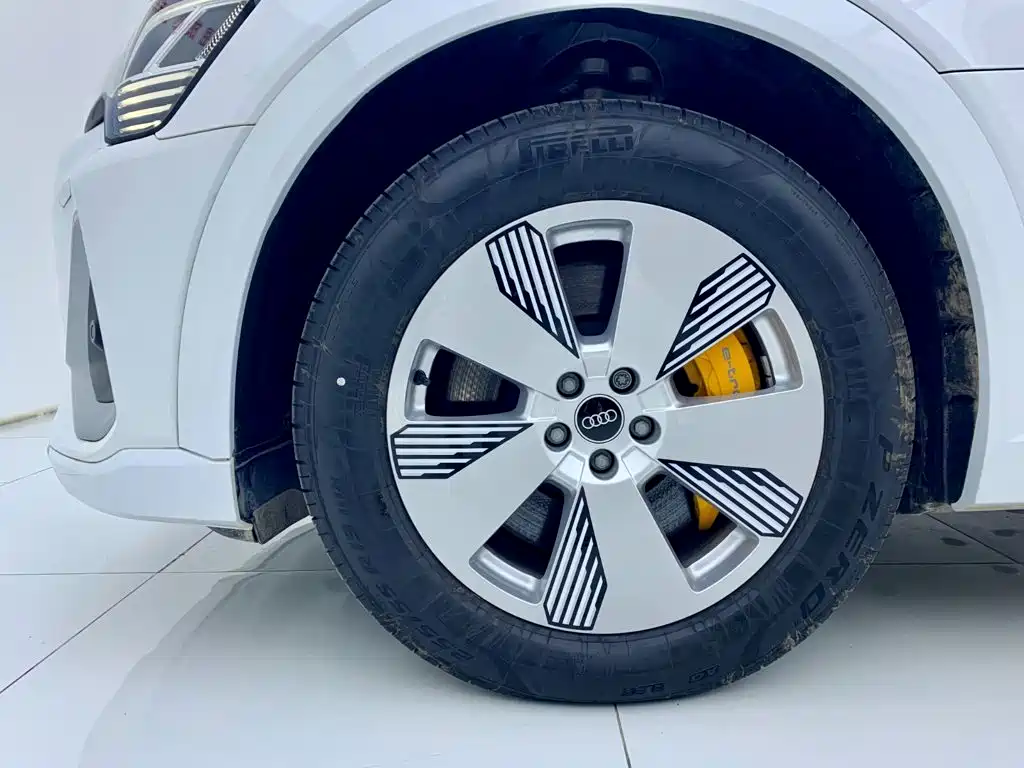 Audi e-tron 2026 2021 50 quattro Luxury