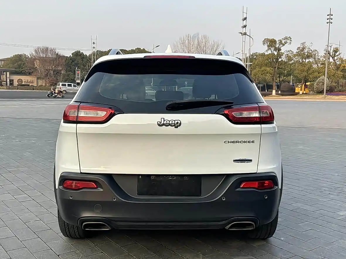 Jeep Cherokee (Import) 2015 2015 2.4L Elite Edition