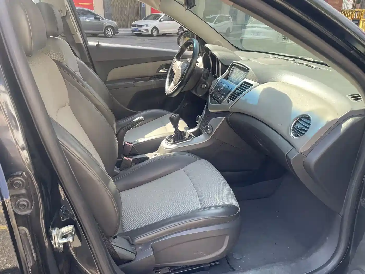 Chevrolet Cruze 2012 1.6L SE MT фото 9
