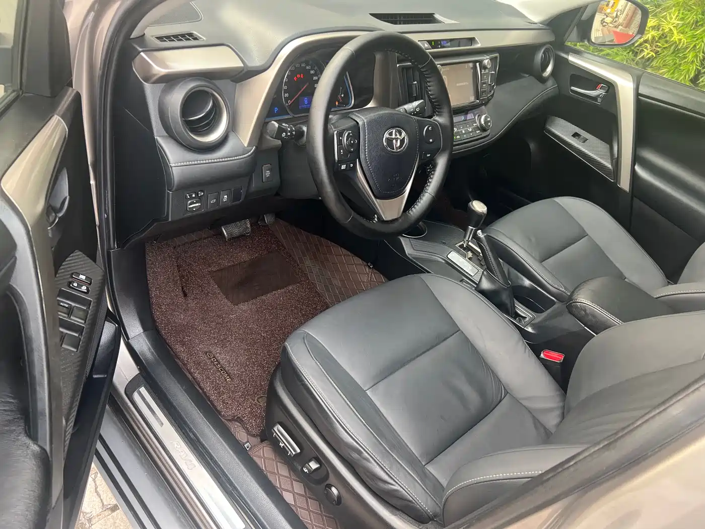 Toyota RAV4 Rongfang 2015 2.5L Automatic 4WD Luxury Edition фото 10