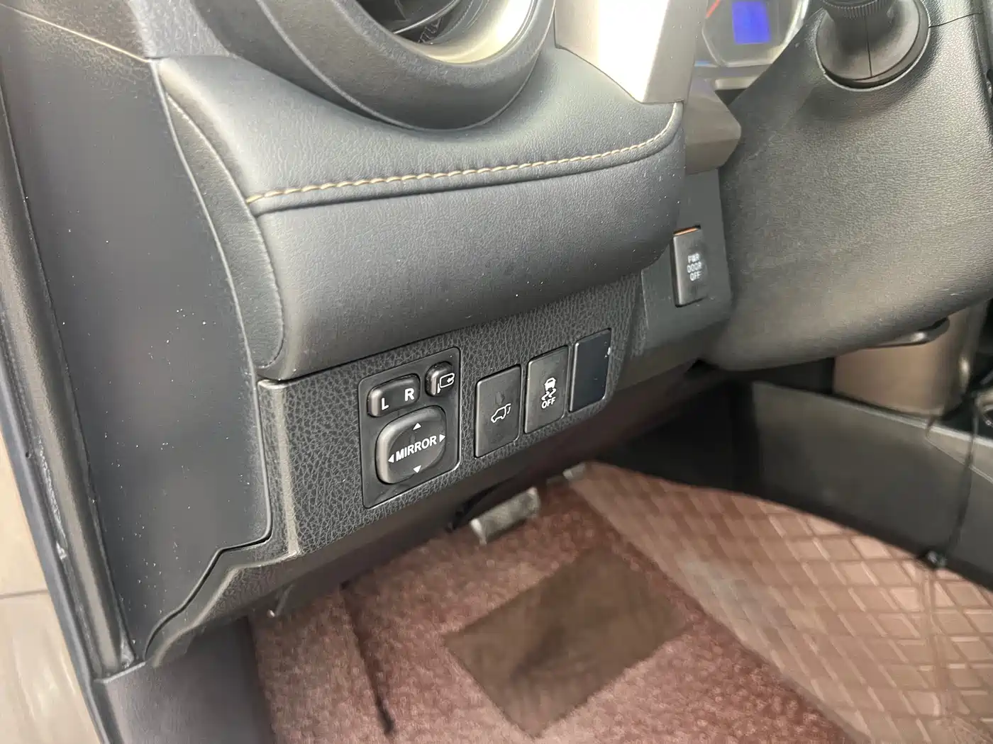 Toyota RAV4 Rongfang 2015 2.5L Automatic 4WD Luxury Edition фото 11