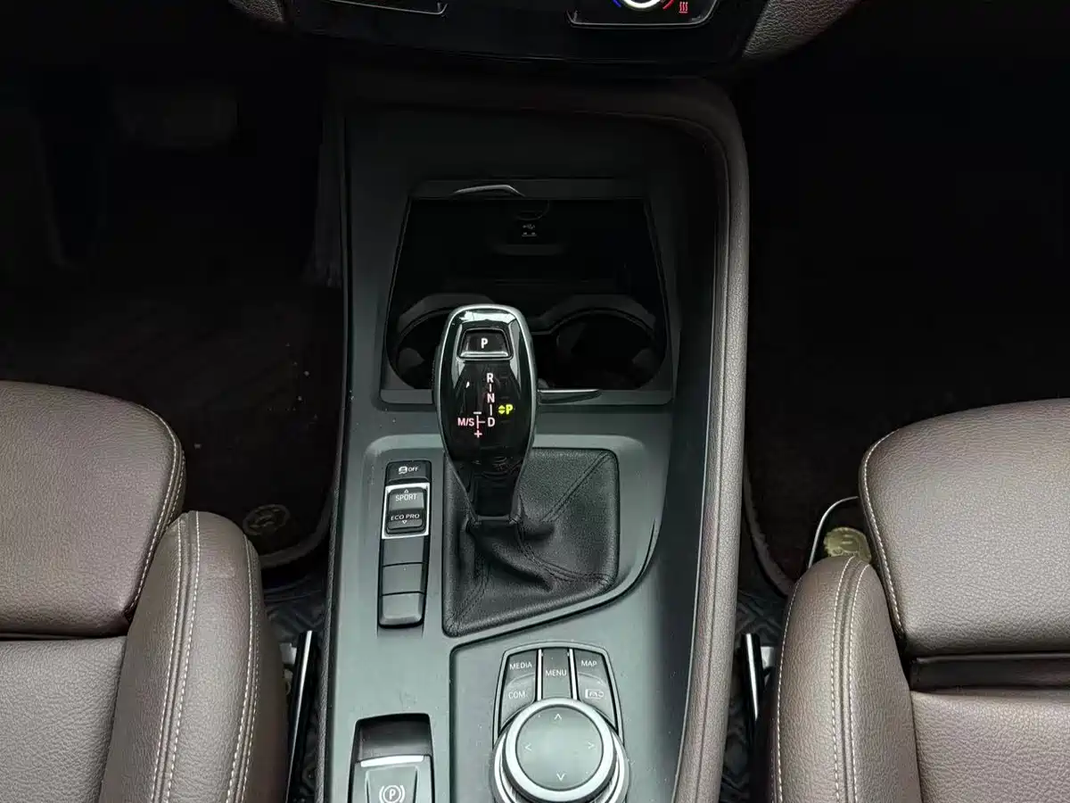 BMW X1 2022 sDrive20Li Fashion фото 8