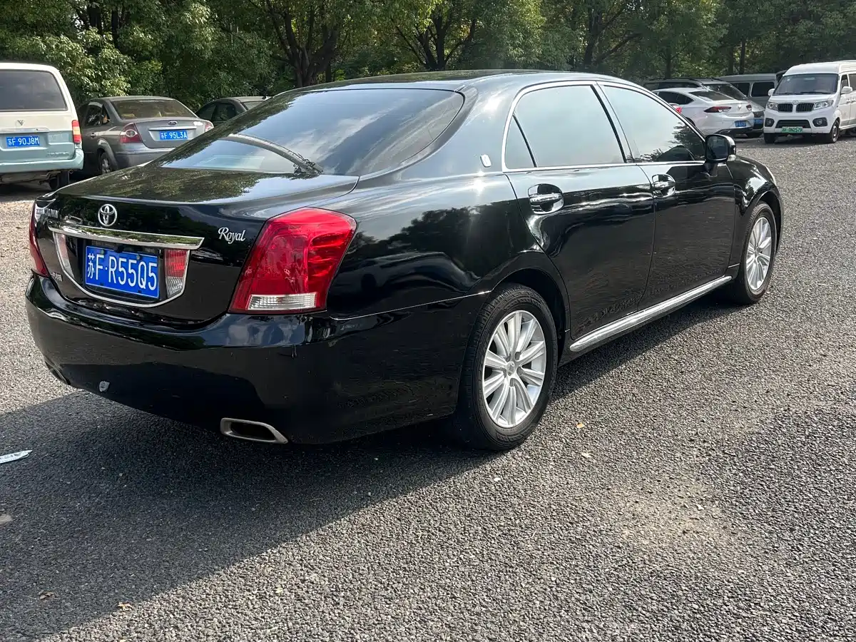 Toyota Crown 2011 2.5L Royal Leather Sunroof Special Edition фото 3
