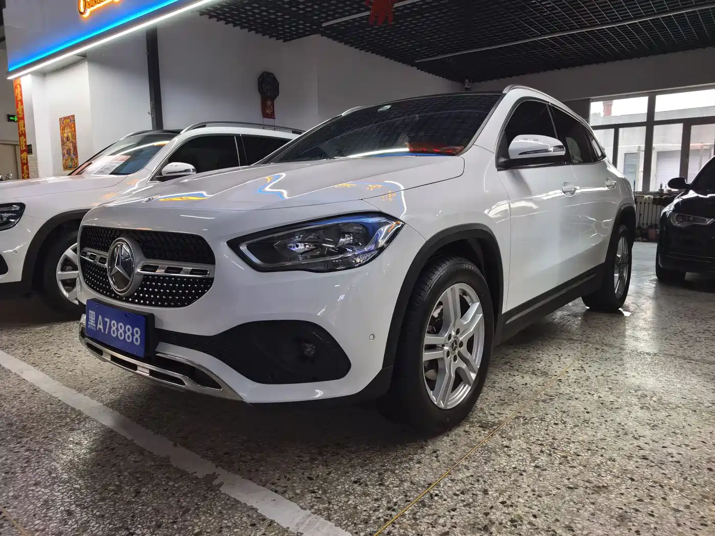 MERCEDES-BENZ GLA