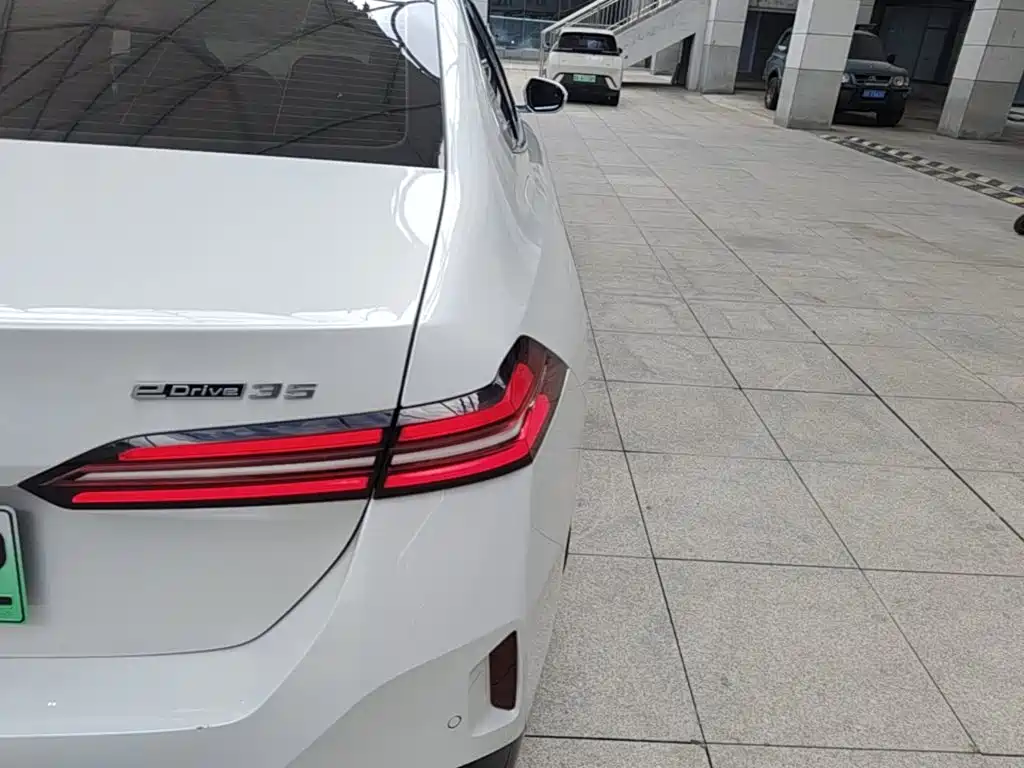BMW i5 2024 2024 eDrive 35L Luxury Package