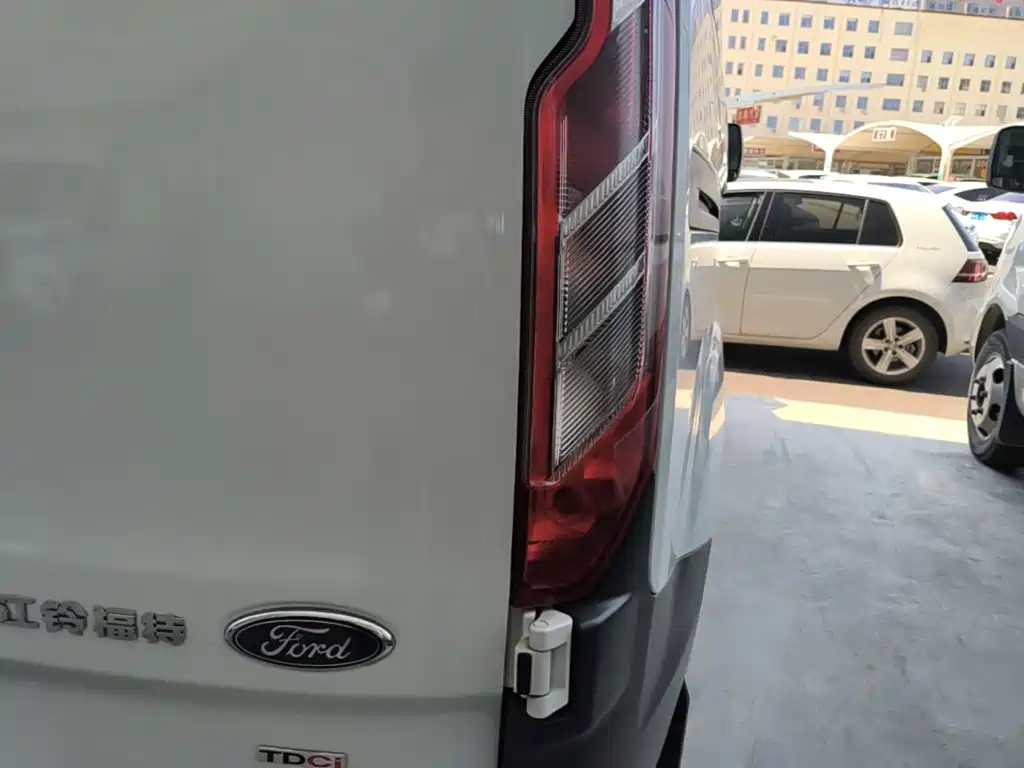 Ford Transit 2023 2019 2.0T Diesel Multi-Purpose Commercial Vehicle Short Wheelbase Low Roof 6-Seater China VI