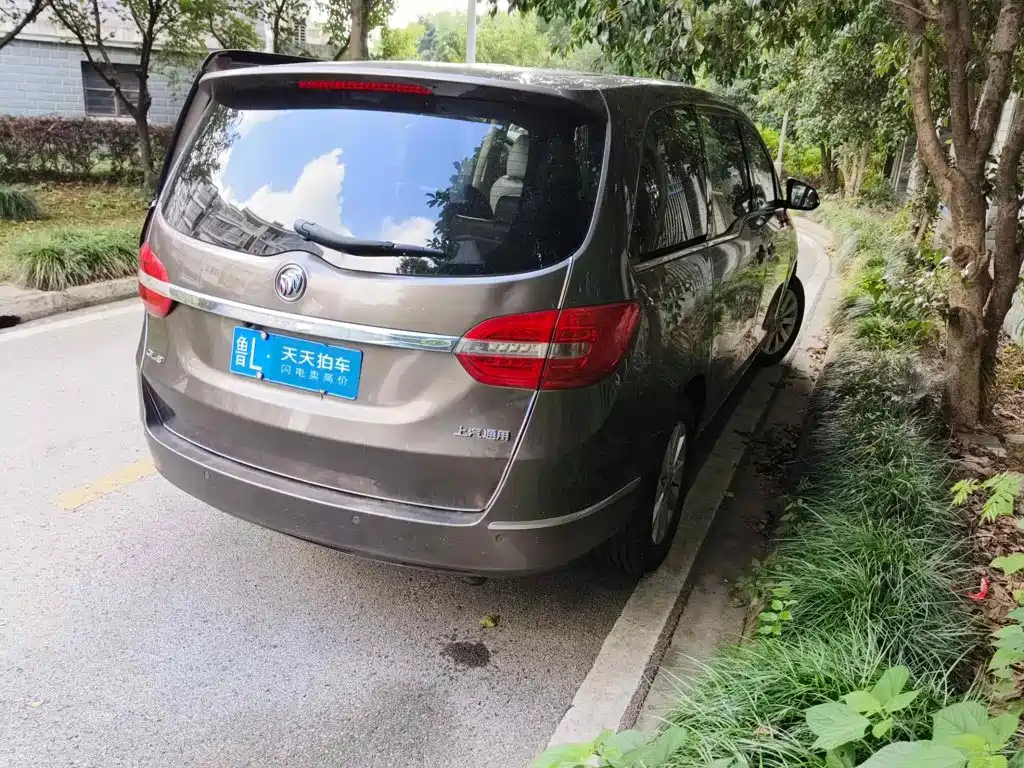 Фото 2 - Buick GL8