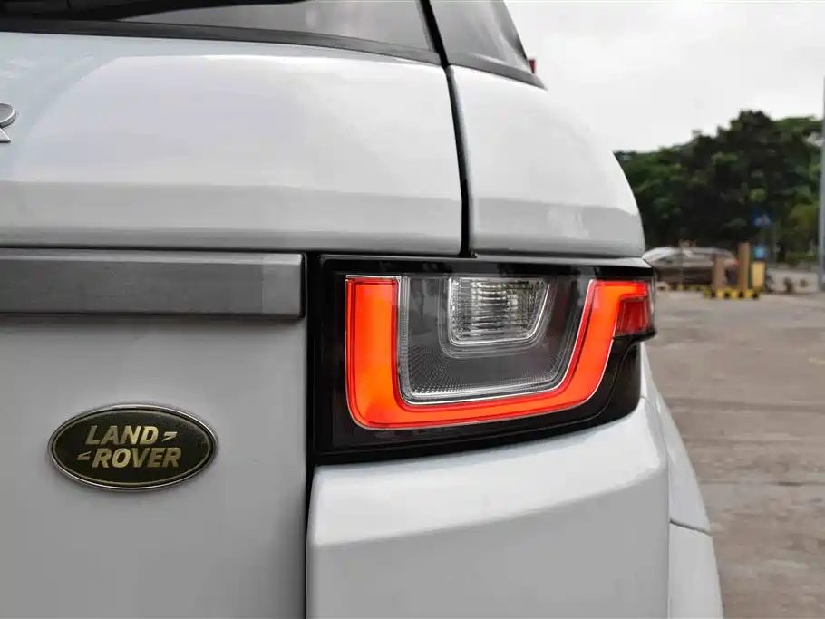 Land Rover Range Rover Evoque 2017 2.0T SE Smart Shine Edition фото 18