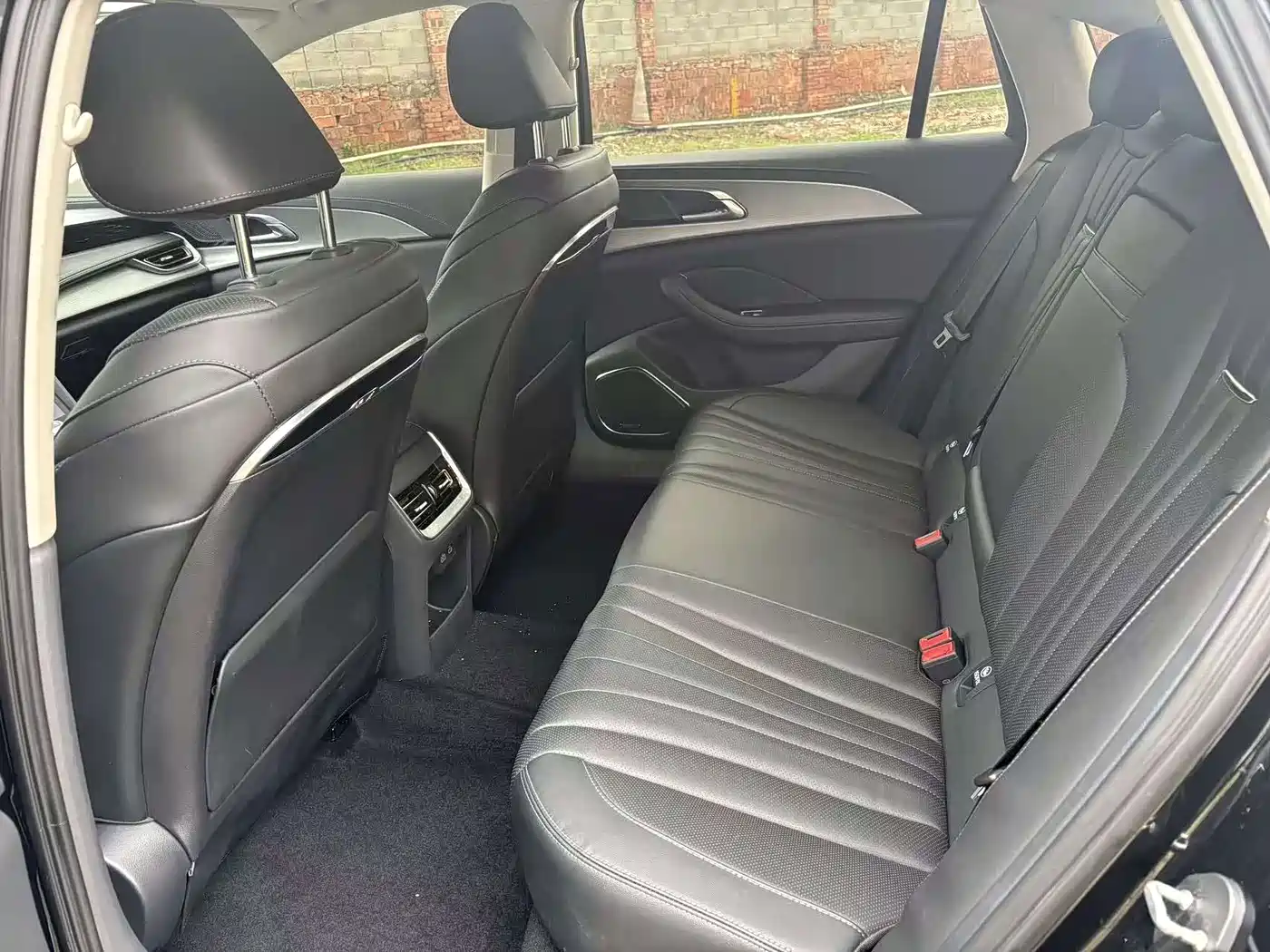 Фото 8 - Hongqi H5