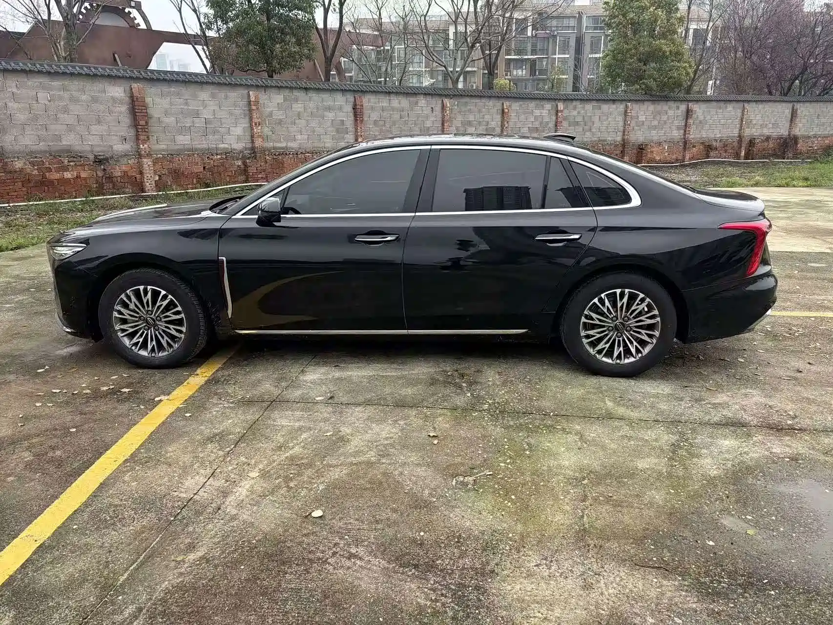 Photo 10 - Hongqi H5