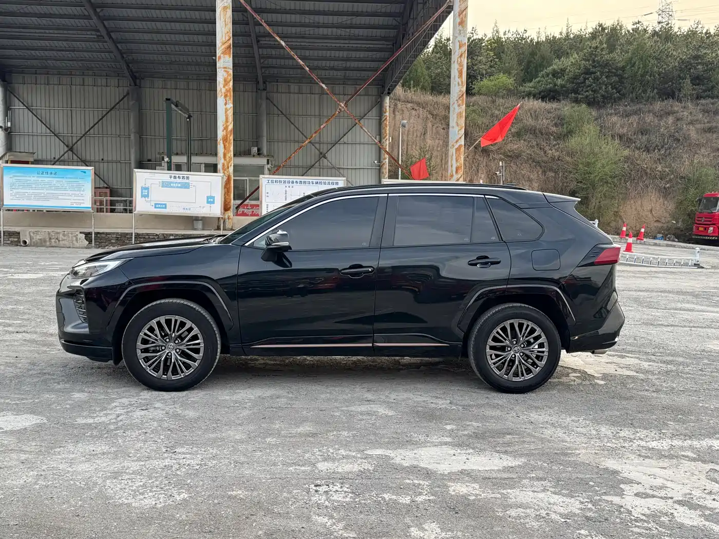 Toyota Wildlander 2024 2.0L CVT 2WD Luxury PLUS Edition фото 2