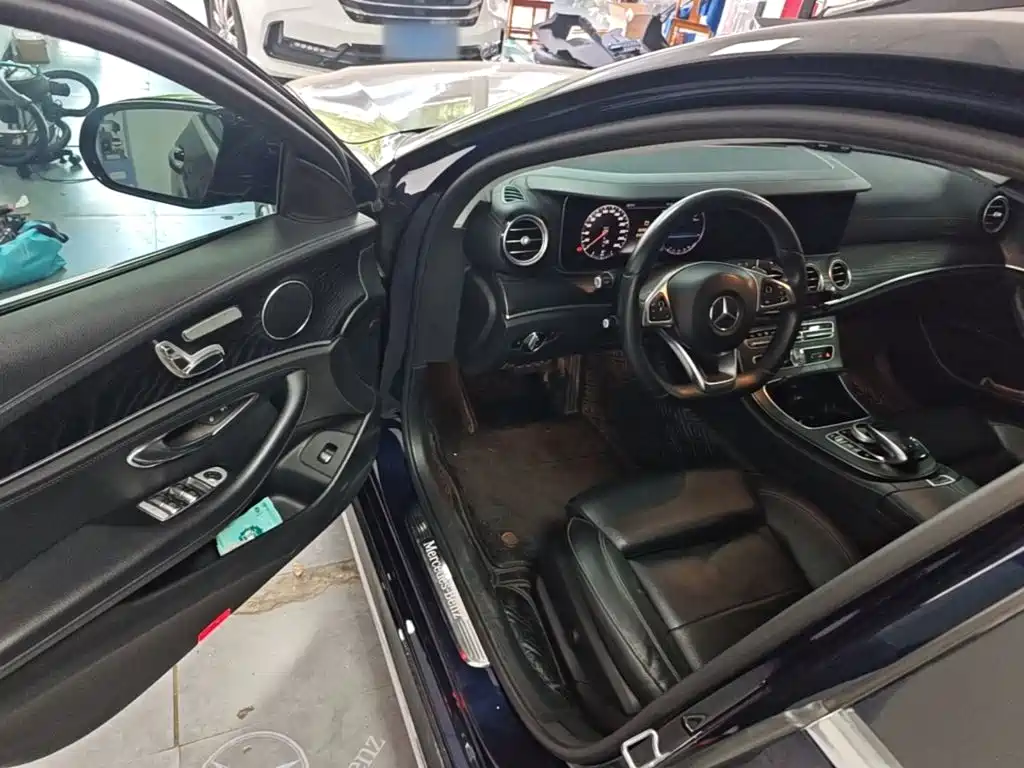 صورة 16 - Mercedes-Benz E-Class