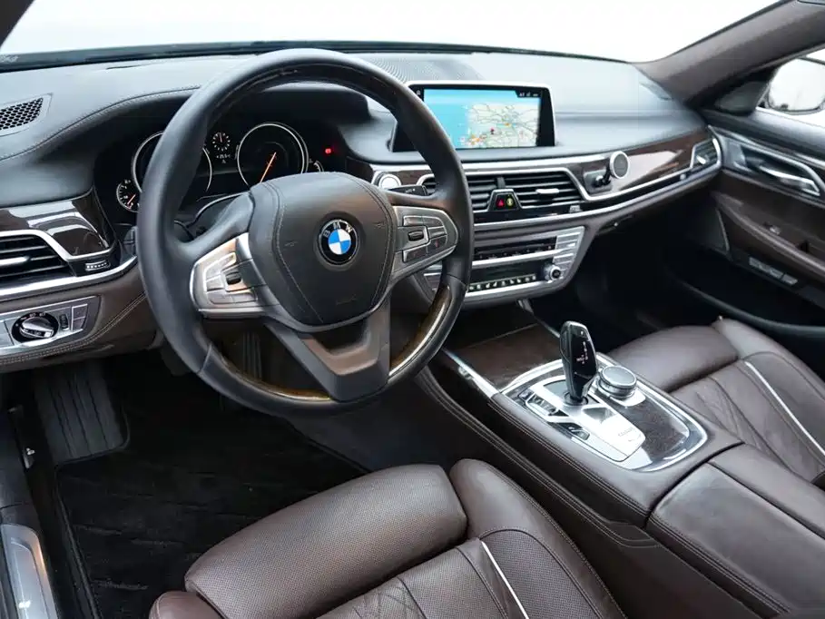 BMW 7 Series 2016 740Li Luxury фото 6