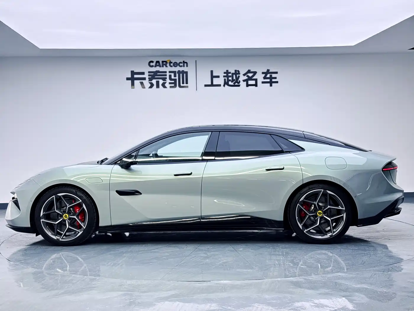 LOTUS SPORTS CAR EMEYA FLOWERS