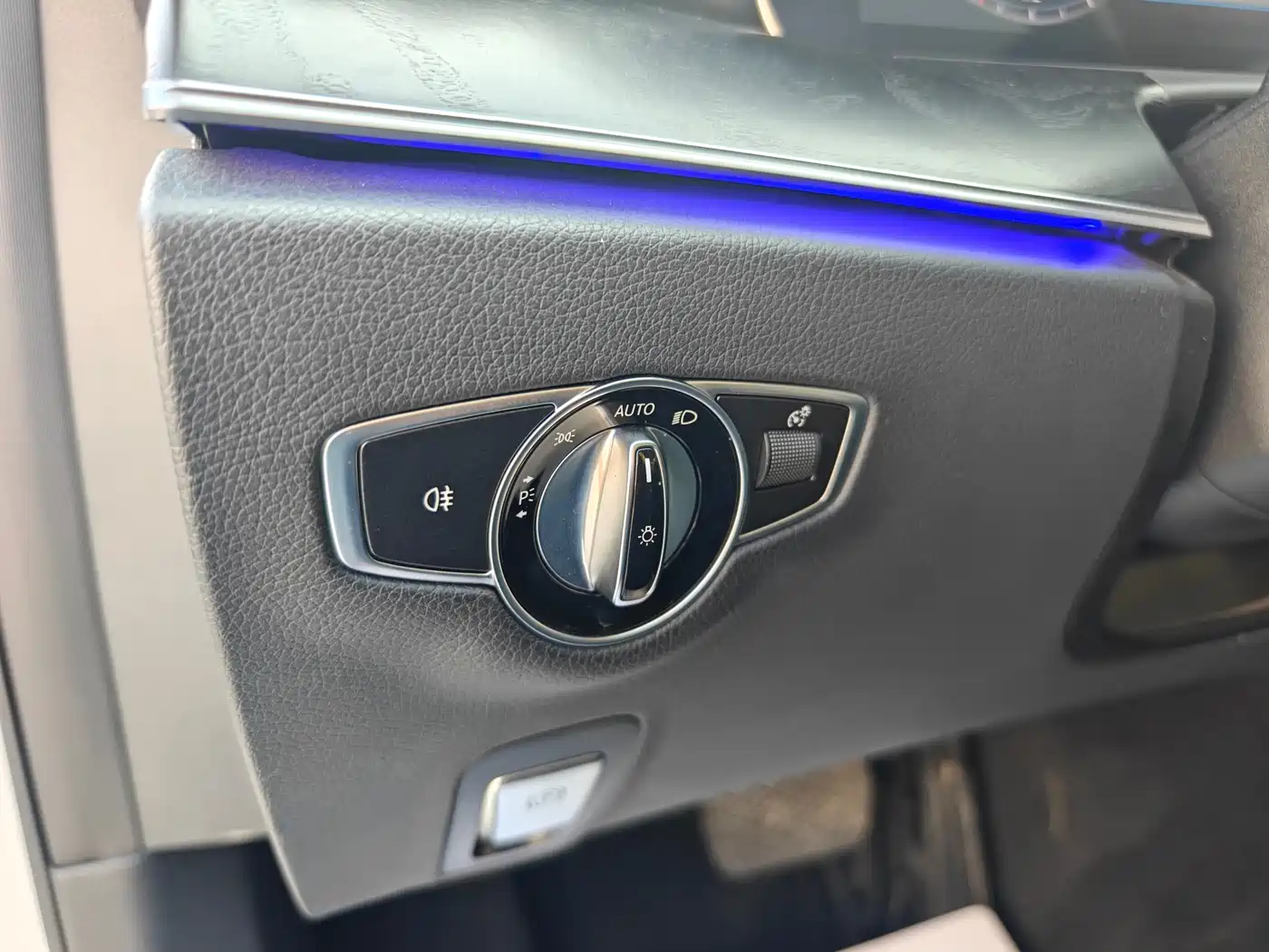 Mercedes-Benz E-Class 2016 E 200 L Sport Type фото 13