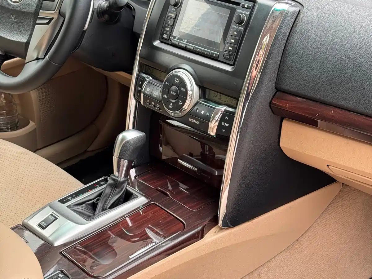 Toyota Reiz 2010 2.5V Style Elite Edition фото 9