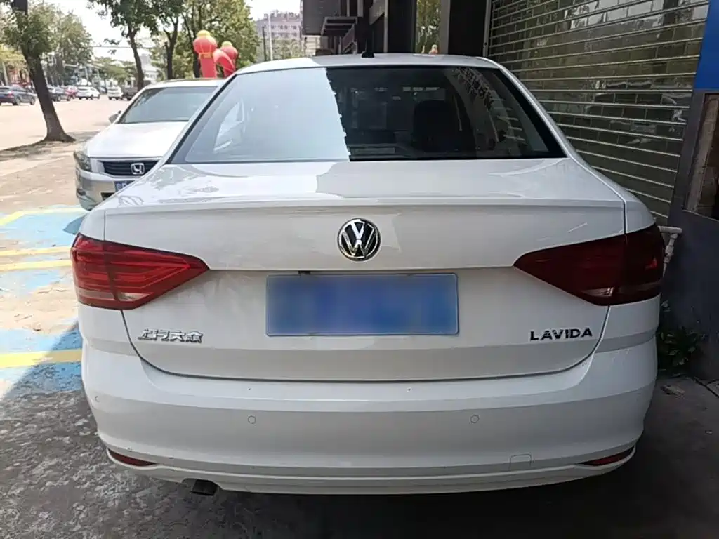 Фото 6 - Volkswagen Lavida