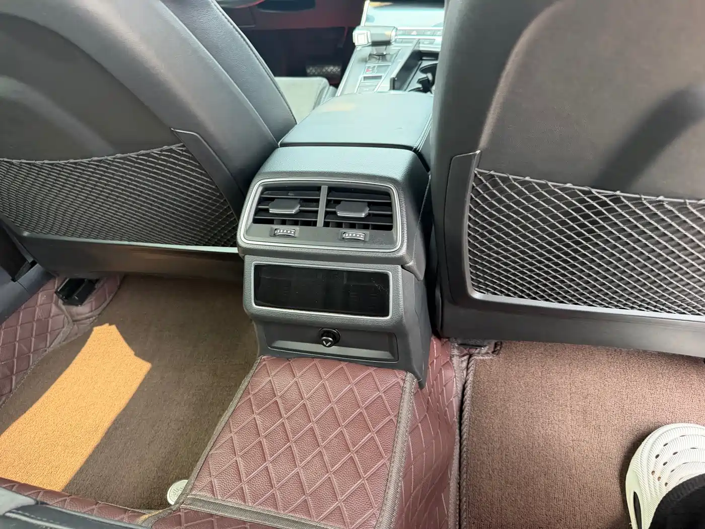 Фото 6 - Audi A6L