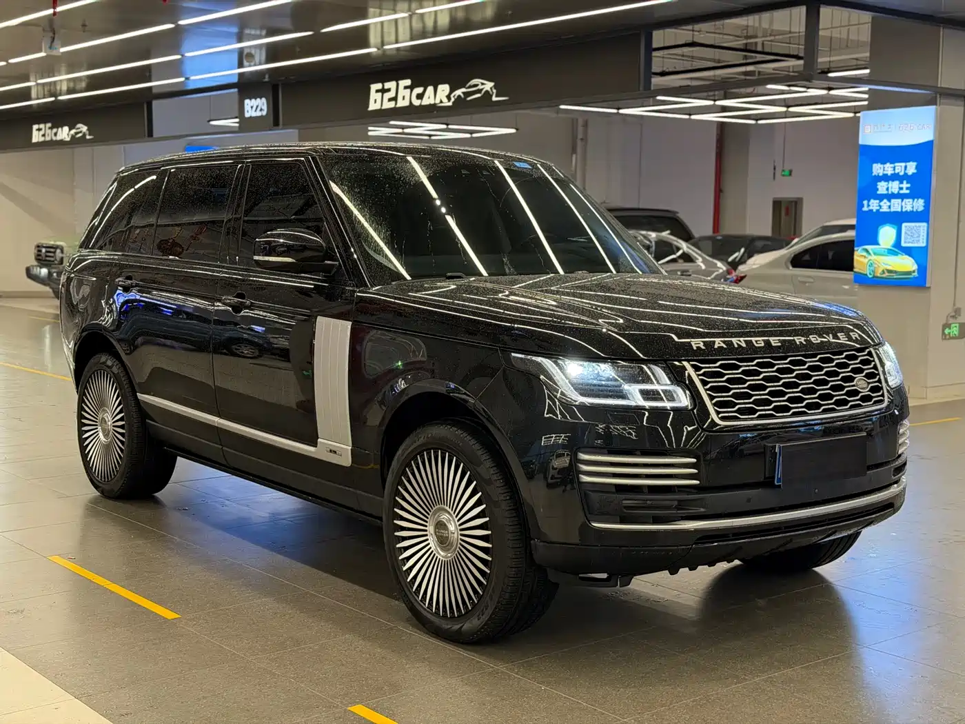 Land Rover Range Rover 2020 3.0 L6 Heritage Extended Edition фото 3