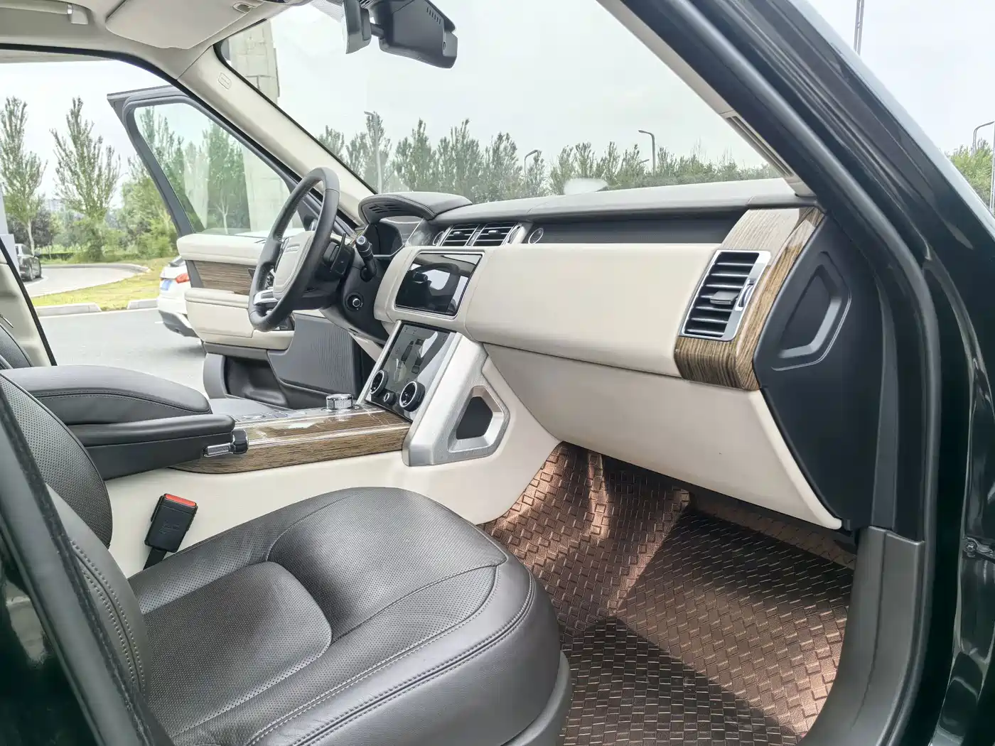 Photo 17 - Land Rover Range Rover