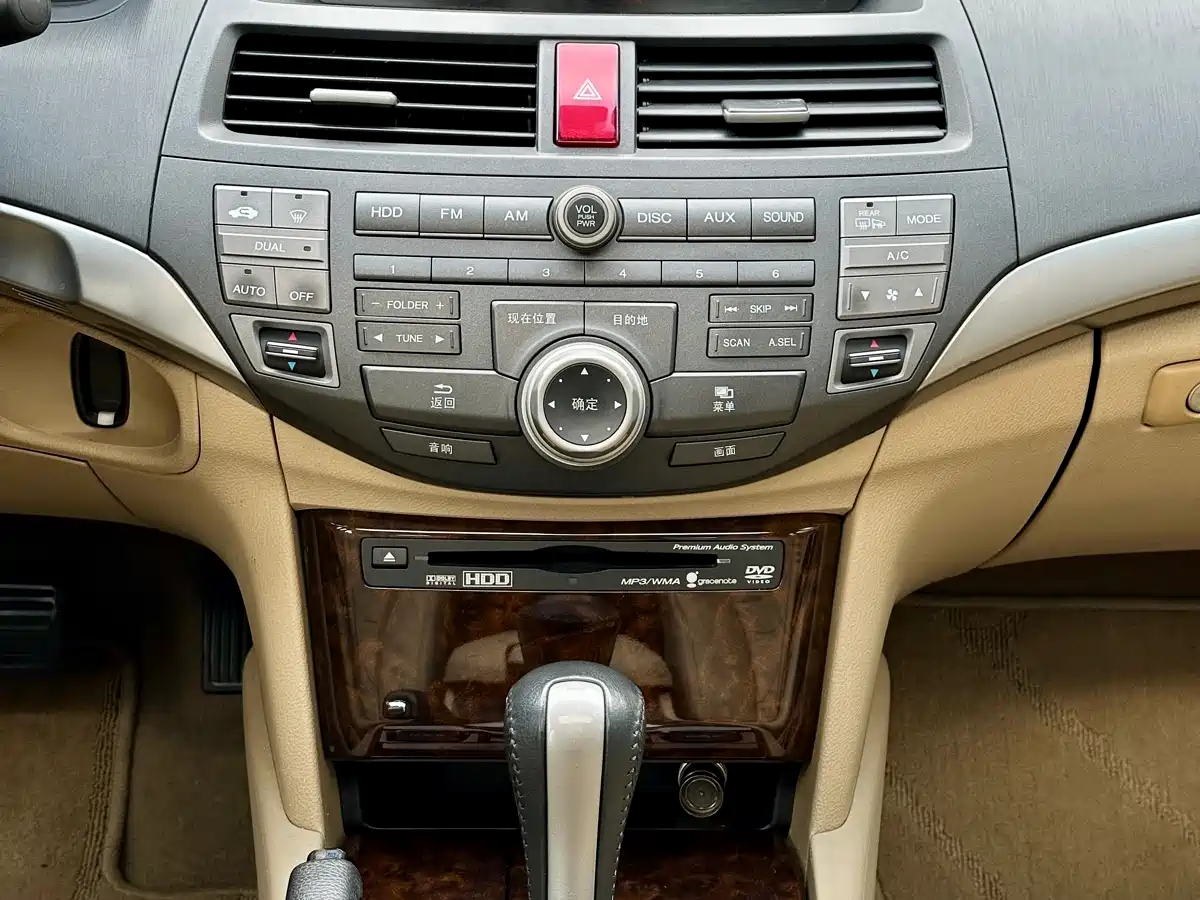 Фото 14 - Honda Accord