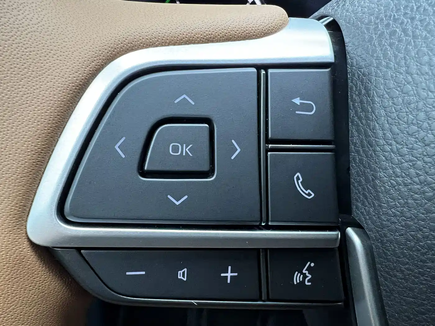 Toyota Granvia 2024 2.5L Hybrid Comfort фото 13