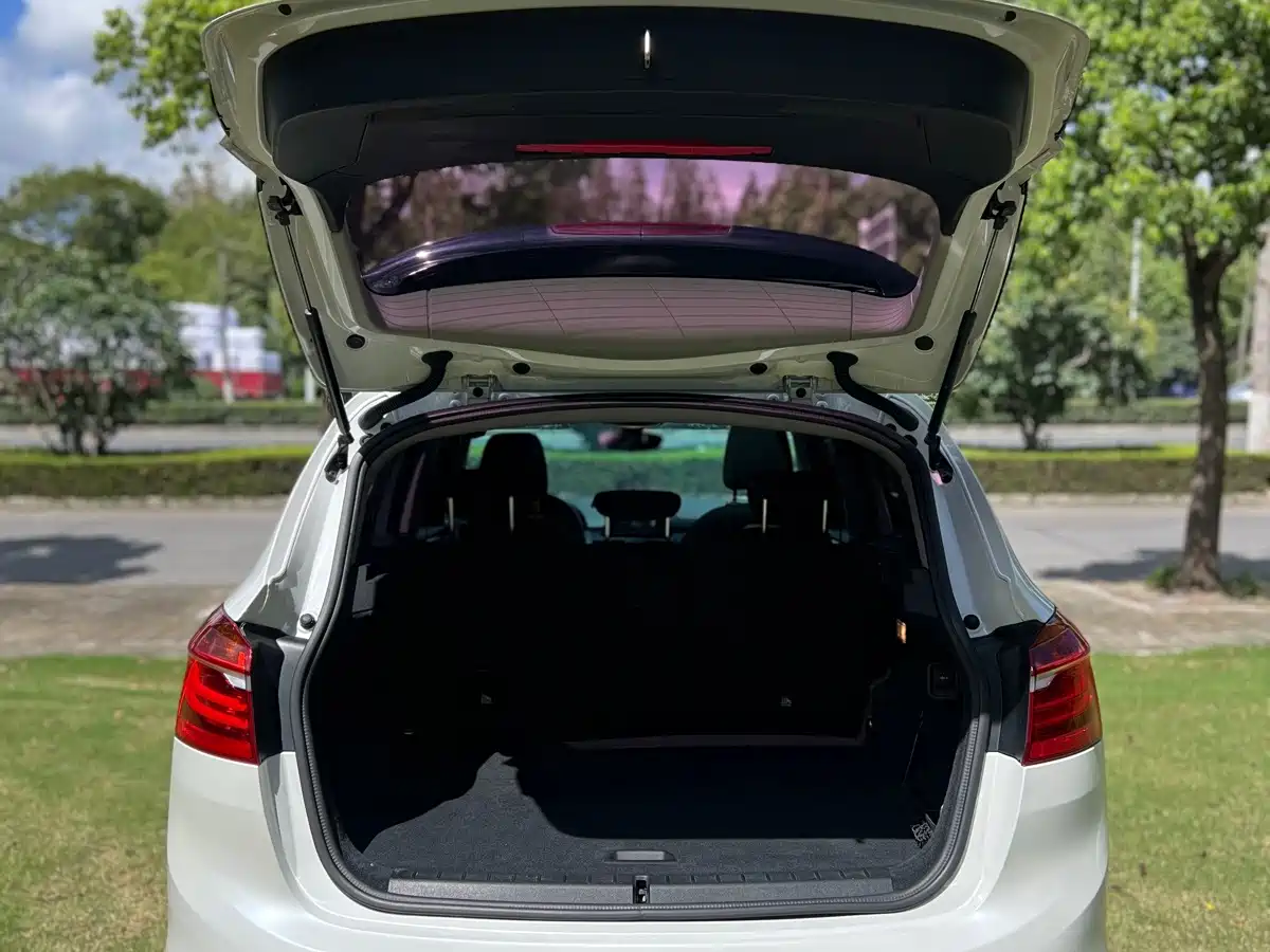 BMW 2 Series Touring 2016 2016 218i Fashion Model