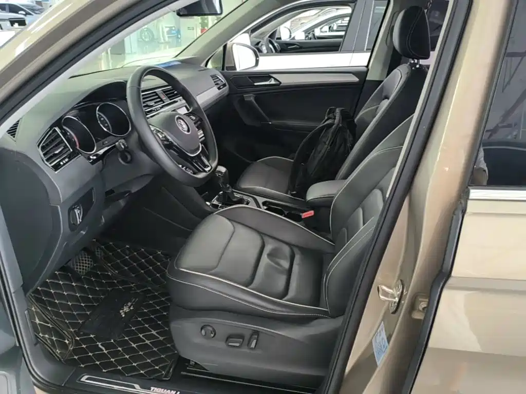 Photo 14 - Volkswagen Tiguan L