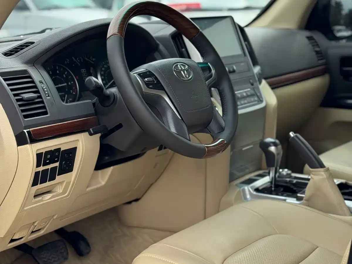 Фото 10 - Toyota Land Cruiser (Import)