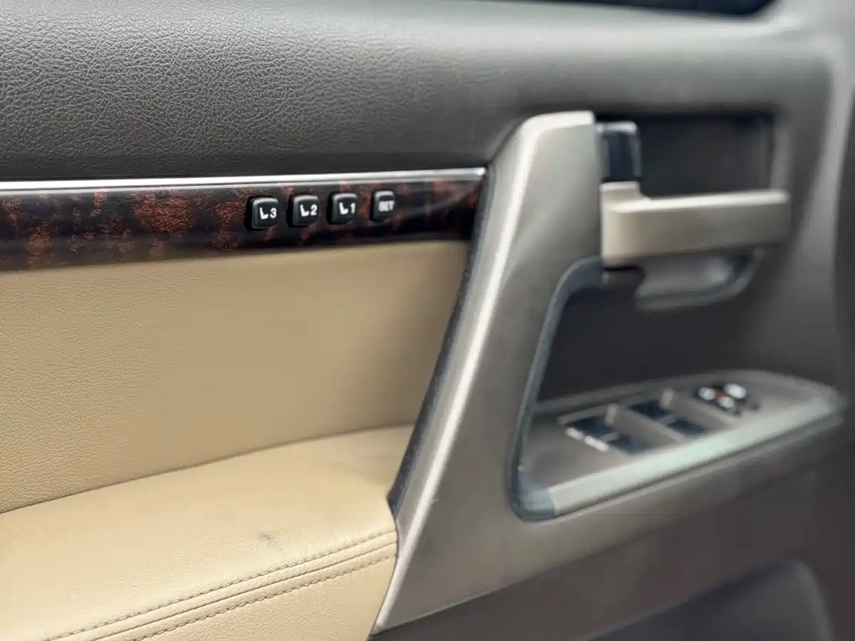 Toyota Land Cruiser 2011 2010 Model 4.7L Automatic VX