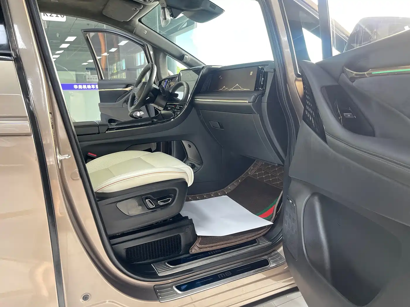 GAC Trumpchi Trumpchi M8 2023 Model Master Series Hybrid Royal Edition фото 6