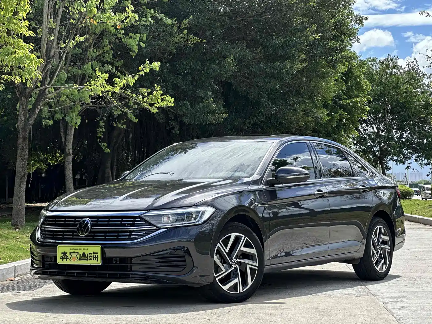 Volkswagen Sagitar 2024 300TSI DSG Surpass Edition